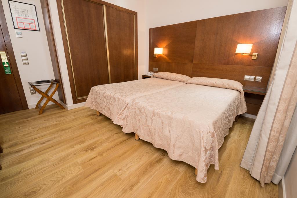 Ramon Berenguer IV Hotel Lerida Buitenkant foto