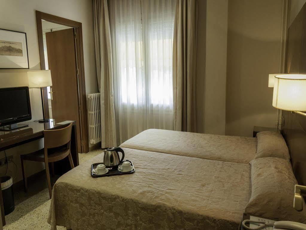Ramon Berenguer IV Hotel Lerida Buitenkant foto